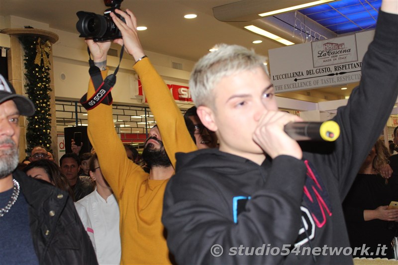 Soldout alla Notte Bianca 2018 del centro commerciale La Gru, con Biondo e Studio54network